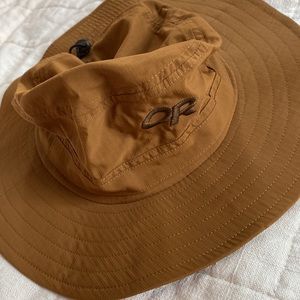 OR Helios bucket hat NWOT in brown